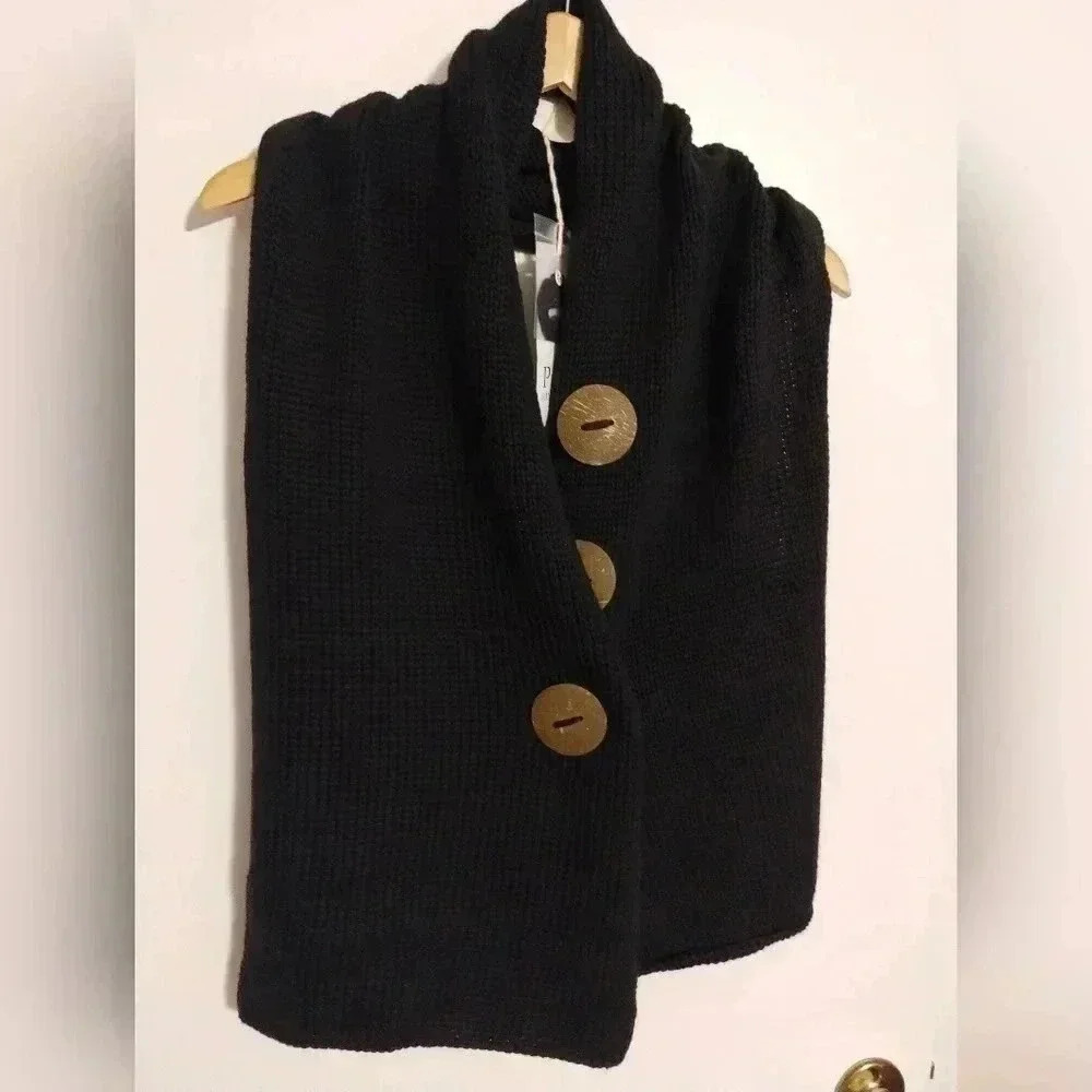 - Handknit scare rare NWT